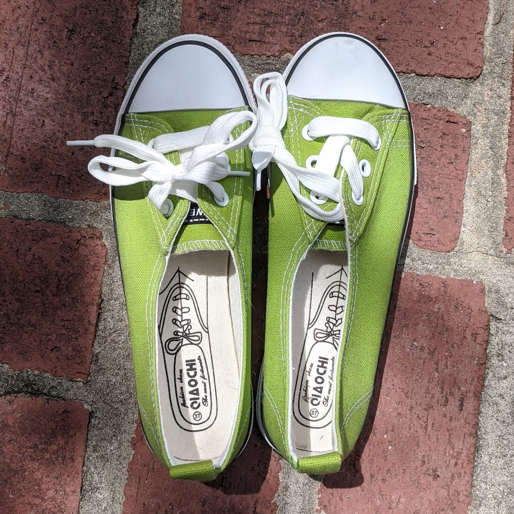 NWOT QIAOCHI Lime Green Slip-on Sneakers